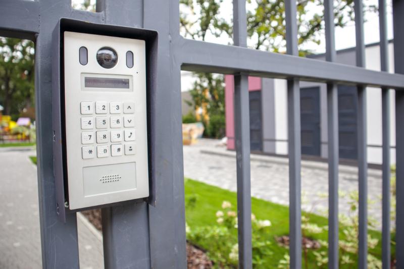 Controle de acesso com interfone em portão